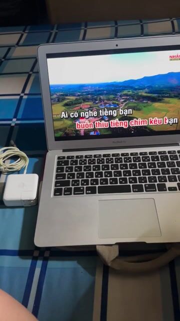 Apple MacBook Air Bạc 13inch. Mua bán Laptop tại Huyện Hóc Môn Tp Hồ Chí Minh được đăng bởi Thong Truong hình 1