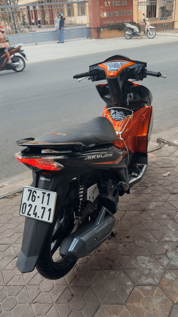 Honda Air Blade 2015 Cam đen máy móc nguyên zin. Mua bán Xe máy tại Thành phố Quảng Ngãi Quảng Ngãi được đăng bởi Hien hình 1