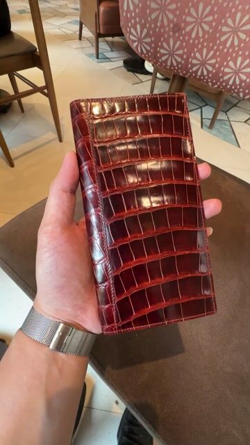 Ví dài cầm tay da cá sấu bóng kính Ferragamo. Mua bán Túi xách tại Quận Đống Đa Hà Nội được đăng bởi Nếu muốn ngta sẽ tìm cách hình 1