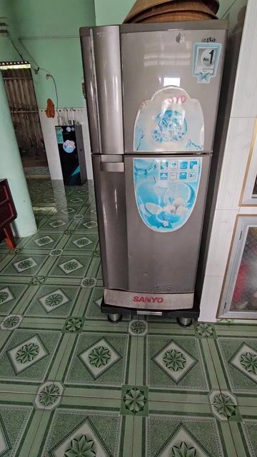 Tủ lạnh Sanyo SR-U17FN(SU) Xám. Mua bán Tủ lạnh tại Huyện Thủ Thừa Long An được đăng bởi Ngọc Nhi hình 1