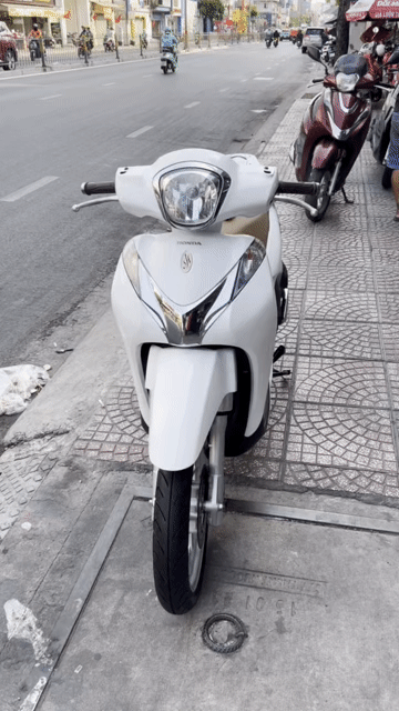 Honda SH mode 2019 Trắng. Mua bán Xe máy tại Quận Phú Nhuận Tp Hồ Chí Minh được đăng bởi Dũng hình 1