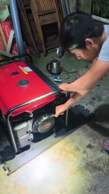 Máy phát điện Honda EZ6500CXS 5kw Đỏ. Mua bán Đồ chuyên dụng, Giống nuôi trồng tại Thị xã Hương Thủy Thừa Thiên Huế được đăng bởi Trần đăng Đông Á hình 1