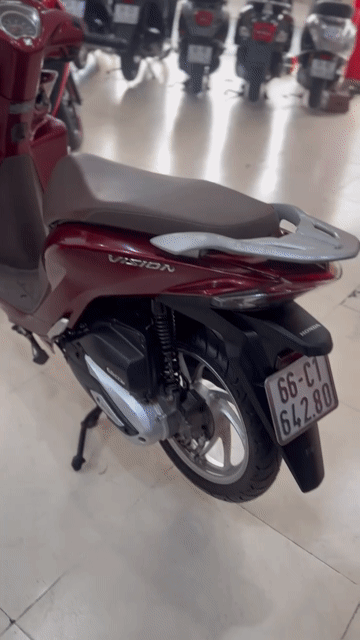 Honda Vision 2023 Đỏ 8000km.BS66.Xe đẹp giá tốt. Mua bán Xe máy tại Quận 6 Tp Hồ Chí Minh được đăng bởi Cửa Hàng Xe Máy Hoà Bùi hình 1
