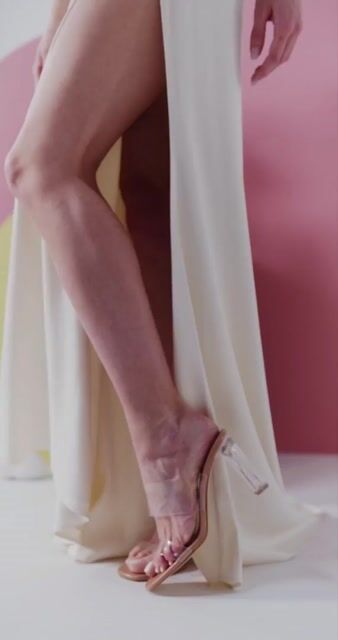 Model - Supreme Domina footfetish