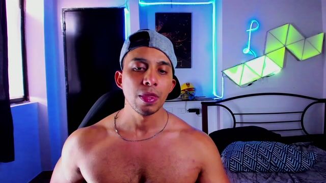 Model - leand ferrutti dom