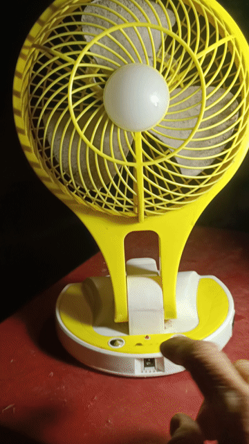 Quạt bàn sạc Vàng Đèn LED. Mua bán Quạt tại Quận Cẩm Lệ Đà Nẵng được đăng bởi Hoàng Tôn hình 1