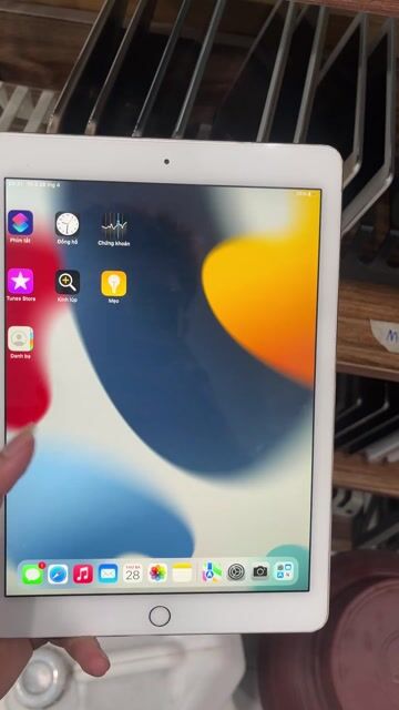 Apple iPad Air 2 16GB Vàng ( Tặng Full phụ kiện ). Mua bán Máy tính bảng tại Quận Hai Bà Trưng Hà Nội được đăng bởi Gia Đồng hình 1
