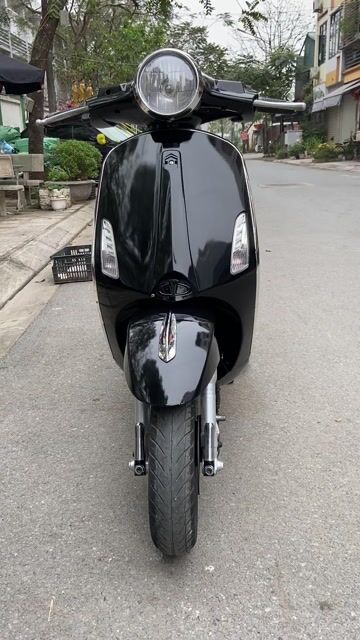 Xe máy điện Dibao Vespa Đen acquy mới 100%. Mua bán Xe máy tại Quận Long Biên Hà Nội được đăng bởi Xe điện Huân Linh hình 1