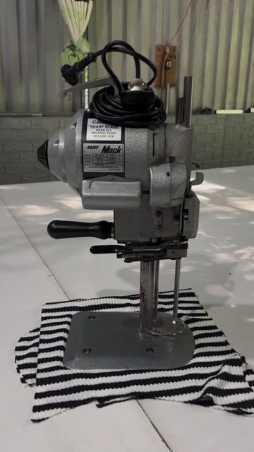 Máy cắt vải KM KS-AUV Nhật Bản Xám. Mua bán Đồ chuyên dụng, Giống nuôi trồng tại Thành phố Thuận An Bình Dương được đăng bởi Quốc Nhân hình 1