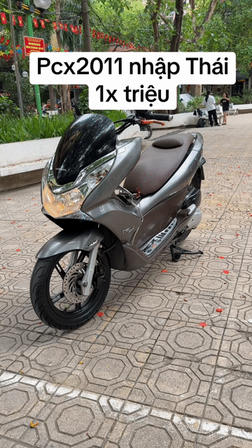 Honda PCX 2011 Nhập Thái Xám bạc Chất Lượng 30N. Mua bán Xe máy tại Quận Ba Đình Hà Nội được đăng bởi Xe Máy Nam Thi hình 1