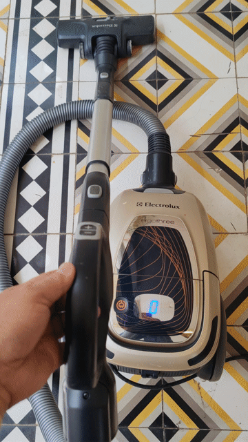 Máy hút bụi Electrolux Ergothree. Mua bán Thiết bị vệ sinh, nhà tắm tại Quận 7 Tp Hồ Chí Minh được đăng bởi Vy Vy hình 1