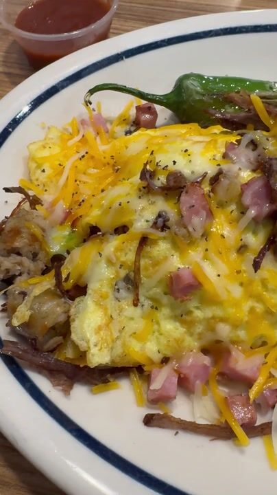 A Beefy Denver Omelette 👌🏾🔥 #WhattaEat #DiscoverFoodTogether