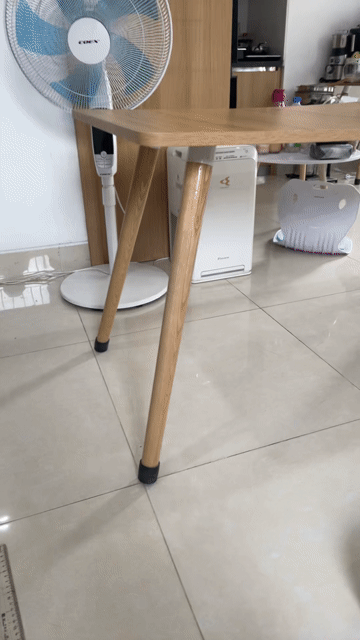 Bàn gỗ vàng 120x60x63cm. Mua bán Bàn ghế tại Quận Thanh Xuân Hà Nội được đăng bởi Anh Nhat Tran hình 1