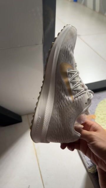 Giày chạy bộ Nike Zoom Winflo 5 Trắng 37.5. Mua bán Giày dép tại Quận Ngũ Hành Sơn Đà Nẵng được đăng bởi Mèo hình 1