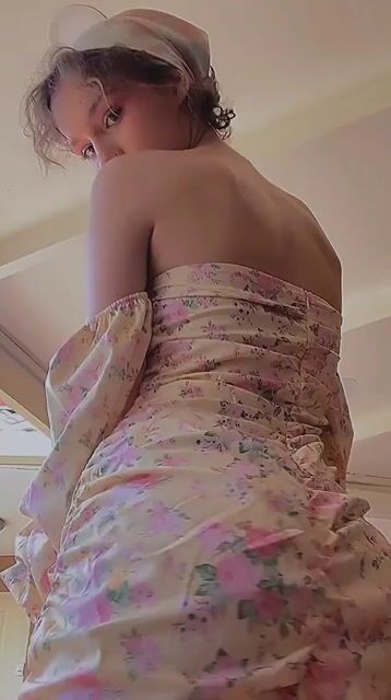 Female Profile & Live Cam Show SkyPrivate