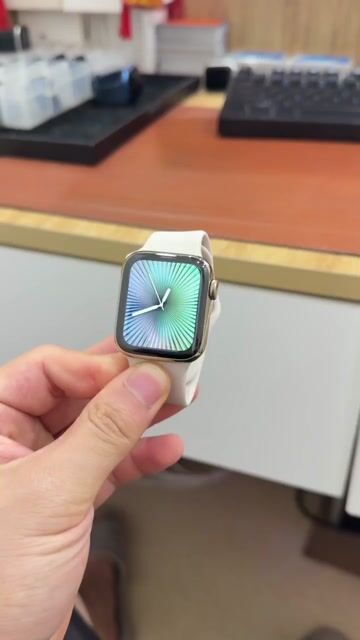 Apple Watch S4 40mm LTE Esim Gold. Mua bán Thiết bị đeo thông minh tại Quận Thanh Xuân Hà Nội được đăng bởi Thu Trang hình 1