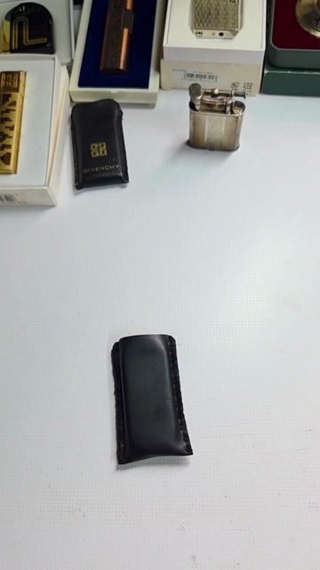 Bật lửa Azzaro Vàng Kim loại. Mua bán Đồ sưu tầm, đồ cổ tại Thành phố Nam Định Nam Định được đăng bởi Thanh Dzuy hình 1