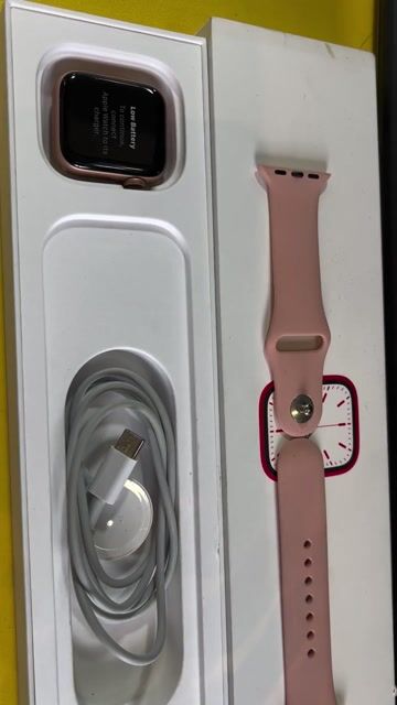Apple Watch Series4 mới 99% gl laptop. Mua bán Thiết bị đeo thông minh tại Quận 12 Tp Hồ Chí Minh được đăng bởi lee Giau hình 1