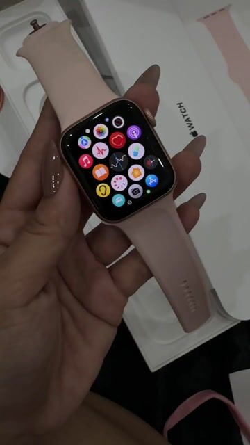 Apple Watch Series 4 GPS + Cellular 40mm Hồng. Mua bán Thiết bị đeo thông minh tại Thành phố Thủ Dầu Một Bình Dương được đăng bởi Anh Tú hình 1
