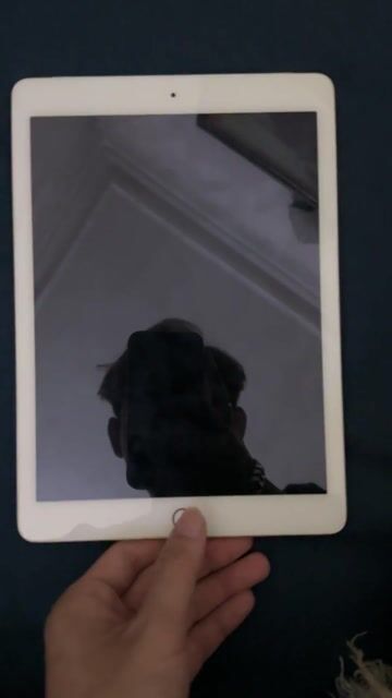 Apple iPad Air 2 128GB Vàng. Mua bán Máy tính bảng tại Quận Hoàn Kiếm Hà Nội được đăng bởi QuocHa hình 1