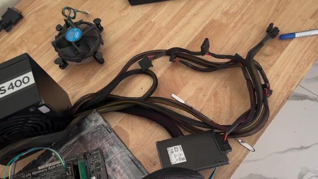 Nguồn Corsair VS400 400W Đen Đã sử dụng. Mua bán Linh kiện (RAM, Card...) tại Quận Tây Hồ Hà Nội được đăng bởi MayTinhGiaReHaNoi hình 1