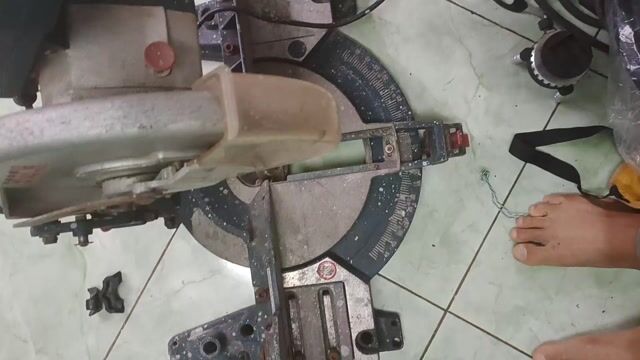 Máy cắt Bosch GCM 10 Professional. Mua bán Đồ chuyên dụng, Giống nuôi trồng tại Thành phố Sa Đéc Đồng Tháp được đăng bởi Lâm Ngô hình 1
