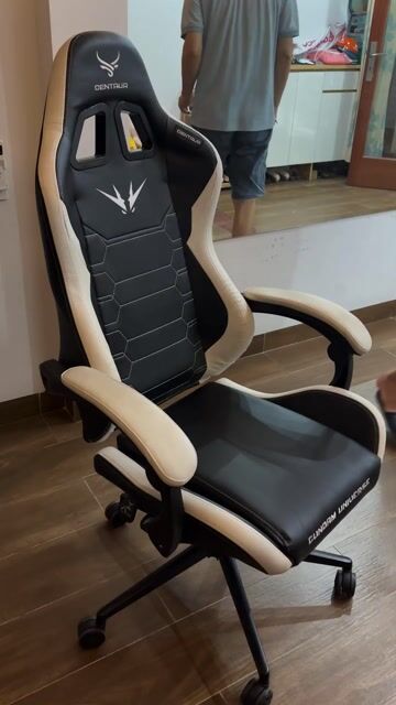 Ghế gaming Gundam Da Đen, trắng Còn mới. Mua bán Bàn ghế tại Quận Thanh Xuân Hà Nội được đăng bởi Vũ Quang Huy  hình 1