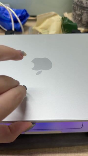 Apple Macbook Neo Bạc Đã sử dụng. Mua bán Laptop tại Quận Gò Vấp Tp Hồ Chí Minh được đăng bởi Đoàn Thị Mỹ Trinh hình 1