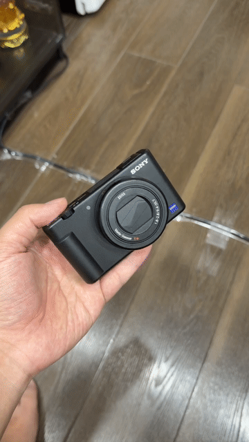 Máy ảnh Sony ZV-1 Đen. Mua bán Máy ảnh, Máy quay tại Thành phố Hội An Quảng Nam được đăng bởi Hoàng Uyên hình 1