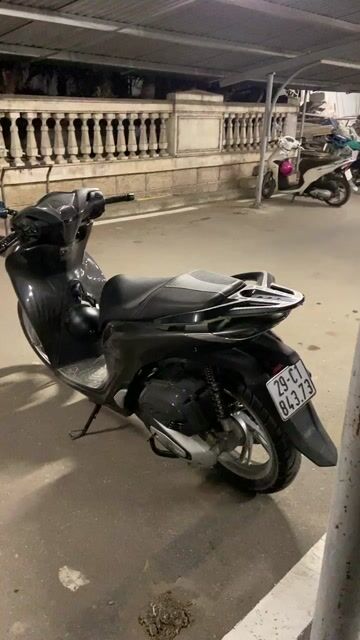 Honda SH 125 màu xám. Mua bán Xe máy tại Quận Hoàn Kiếm Hà Nội được đăng bởi Nguyễn Hồng Sơn hình 1