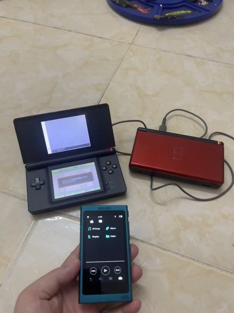 2 bộ máy game nintendo ds lite Sony walkman A35 ok. Mua bán Thiết bị chơi game tại Quận Tân Phú Tp Hồ Chí Minh được đăng bởi Trương Hiệp hình 1