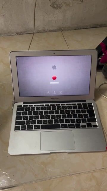 Macbook air 11.6 inch còn đẹp SSD 128g mật khẩu Nh. Mua bán Laptop tại Quận Tân Phú Tp Hồ Chí Minh được đăng bởi Trương Hiệp hình 1