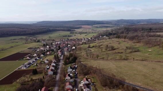 Maxime, souffleur de verre au CERFAV