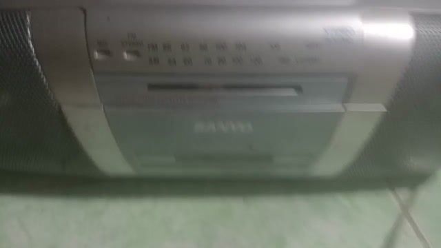 Radio Cassette Sanyo Nhật Bạc. Mua bán Tivi, Âm thanh tại Quận 12 Tp Hồ Chí Minh được đăng bởi Loc Nguyen hình 1