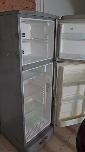Tủ lạnh Sanyo Xám Đã sử dụng. Mua bán Tủ lạnh tại Quận Hoàng Mai Hà Nội được đăng bởi Ngân Nguyễn hình 1
