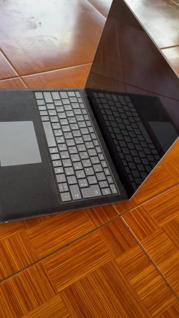 bán xác Microsoft Surface Laptop i5. Mua bán Laptop tại Thành phố Buôn Ma Thuột Đắk Lắk được đăng bởi Sam thị Apple hình 1
