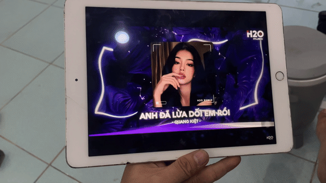 Apple iPad Air 2 128GB Vàng. Mua bán Máy tính bảng tại Quận Tân Bình Tp Hồ Chí Minh được đăng bởi Quân hình 1