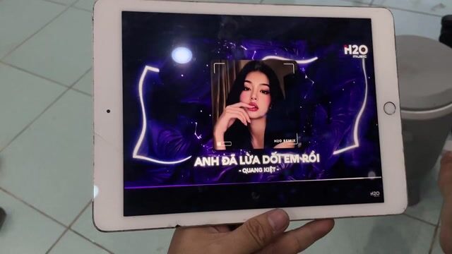 Apple iPad Air 2 128GB Vàng. Mua bán Máy tính bảng tại Quận Tân Bình Tp Hồ Chí Minh được đăng bởi Quân hình 1