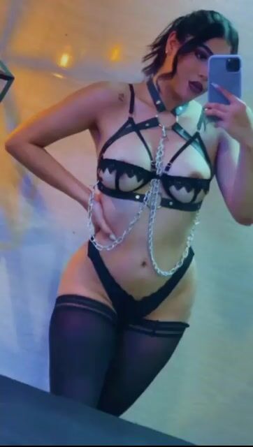 Model - Victoria Reve squirt