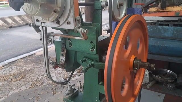 Máy đột dập khuy JZ-918G đã sử dụng. Mua bán Đồ chuyên dụng, Giống nuôi trồng tại Thành phố Biên Hòa Đồng Nai được đăng bởi Phạm nguyên Tuy hình 1