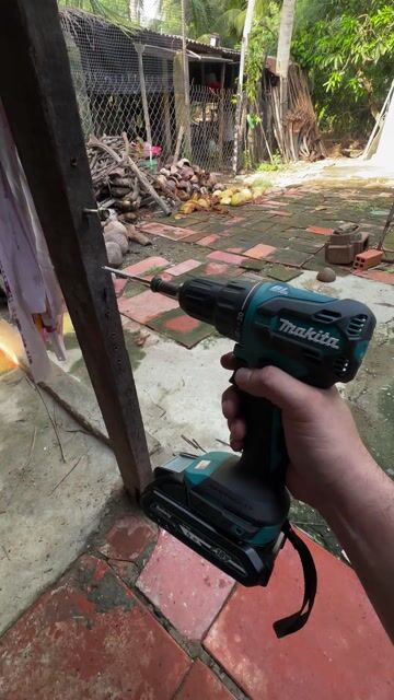 Máy khoan pin Makita 490 18V Xanh đen còn bảo hành. Mua bán Đồ chuyên dụng, Giống nuôi trồng tại Huyện Gò Công Tây Tiền Giang được đăng bởi Nguyễn Phước Tài hình 1