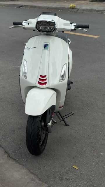 Vespa Sprint 125 2022 Trắng Đen Bản S chính chủ ky. Mua bán Xe máy tại Thành phố Biên Hòa Đồng Nai được đăng bởi Xe Máy Sơn Trung Duy hình 1