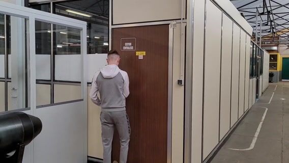 Tenue correcte exigée