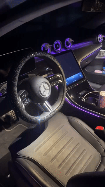Mercedes-Benz C300 AMG V1 2023 Trắng. Mua bán Ô tô tại Quận Long Biên Hà Nội được đăng bởi Lê Kiều My hình 1