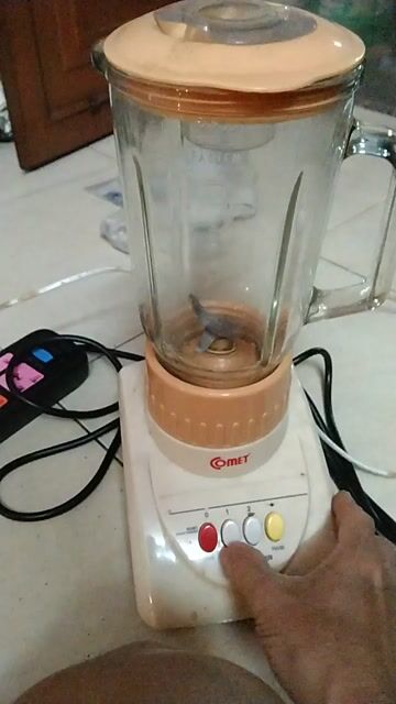 Máy xay sinh tố Comet CM9956 1.25 lít Trắng Cam. Mua bán Bếp, lò, đồ điện nhà bếp tại Quận 4 Tp Hồ Chí Minh được đăng bởi Hải hình 1