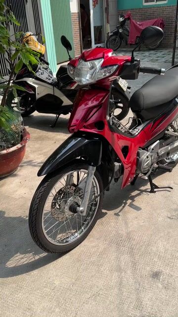 Honda Blade Đỏ đen. Mua bán Xe máy tại Quận 3 Tp Hồ Chí Minh được đăng bởi Phạm thanh Trí  hình 1