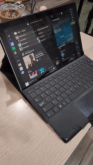 Microsoft Surface Pro 5 LTE Bạc i5 8GB/256GB. Mua bán Máy tính bảng tại Quận Hải Châu Đà Nẵng được đăng bởi Le hình 1