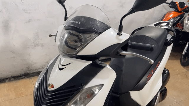 Honda SH 125 Trắng Zin. Mua bán Xe máy tại Thành phố Dĩ An Bình Dương được đăng bởi Cửa Hàng Xe Máy Huy Khoa  hình 1