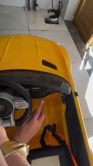 Xe ô tô điện trẻ em Mercedes-AMG Vàng 2 chỗ. Mua bán Mẹ và bé tại Quận 12 Tp Hồ Chí Minh được đăng bởi VŨ TÙNG hình 1