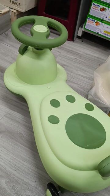 Xe lắc trẻ em màu xanh lá mới. Mua bán Mẹ và bé tại Quận 12 Tp Hồ Chí Minh được đăng bởi Phụng Ngô hình 1